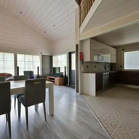 Onnenpesae 8 Center 3,8 Km Incl Wifi, Sauna, Washing Machine شاليه *